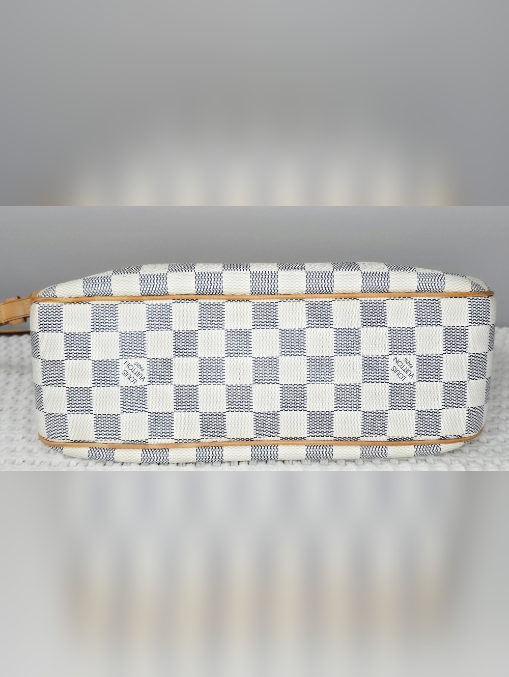 Louis Vuitton Damier Azur Siracusa PM Crossbody - Picture 9 of 14